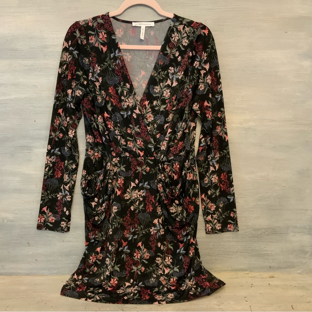 BCBGeneration Dress VNeck‎ Pockets Floral Print Medium  Made in Vietnam Like New